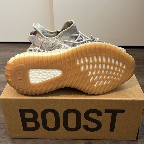 Yeezy Boost 350 V2 Sesame (US 9.5) - Picture 3 of 5